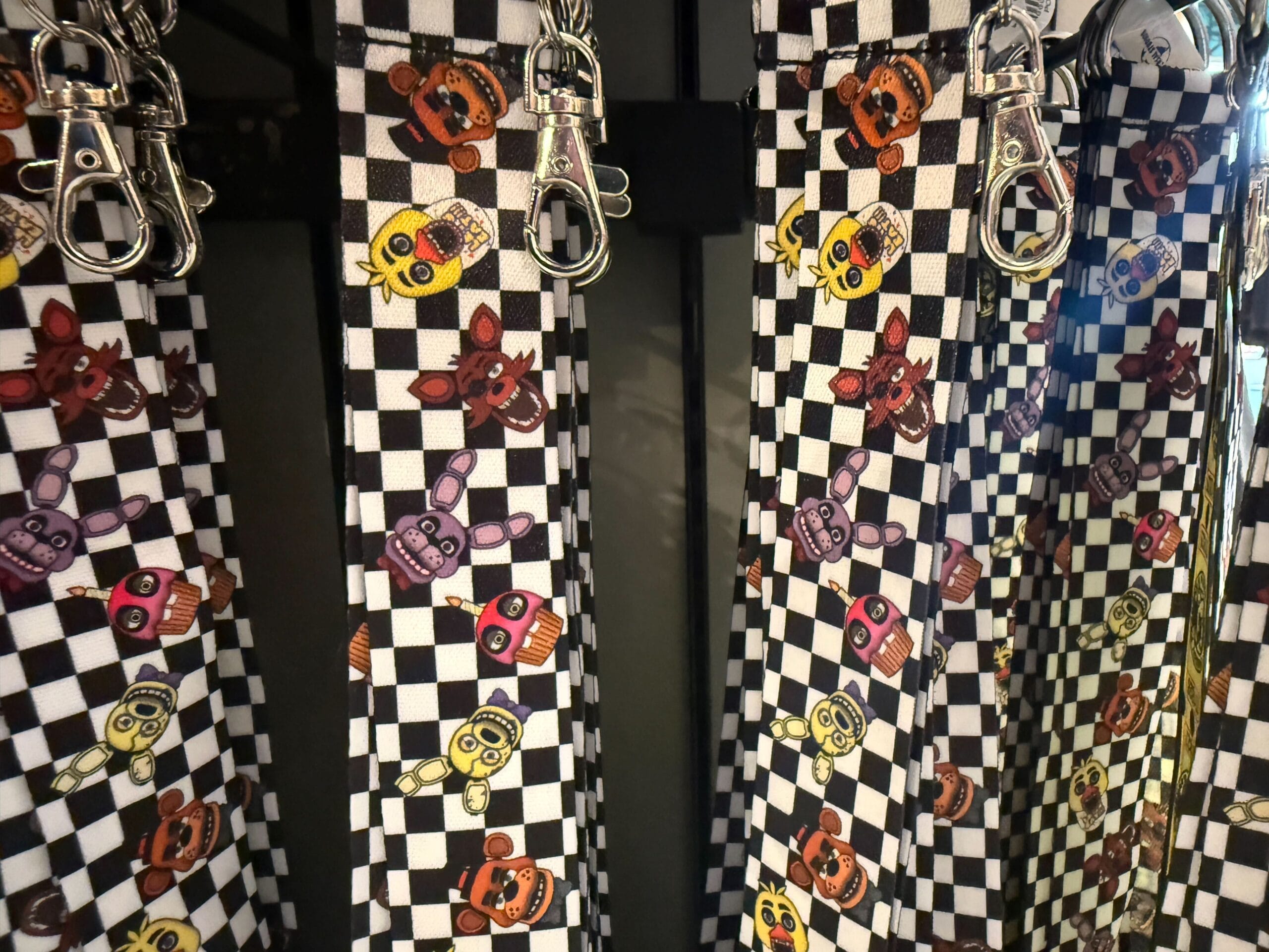 Checkered lanyards with metal clips, featuring Five Nights at Freddy’s cartoon faces—perfect for HHN Merch collectors.