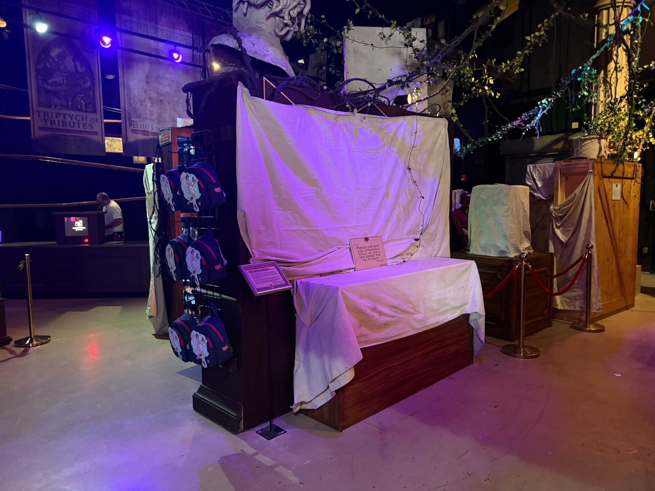 Halloween Horror Nights 2025 Tribute Store Fails to Open on Time