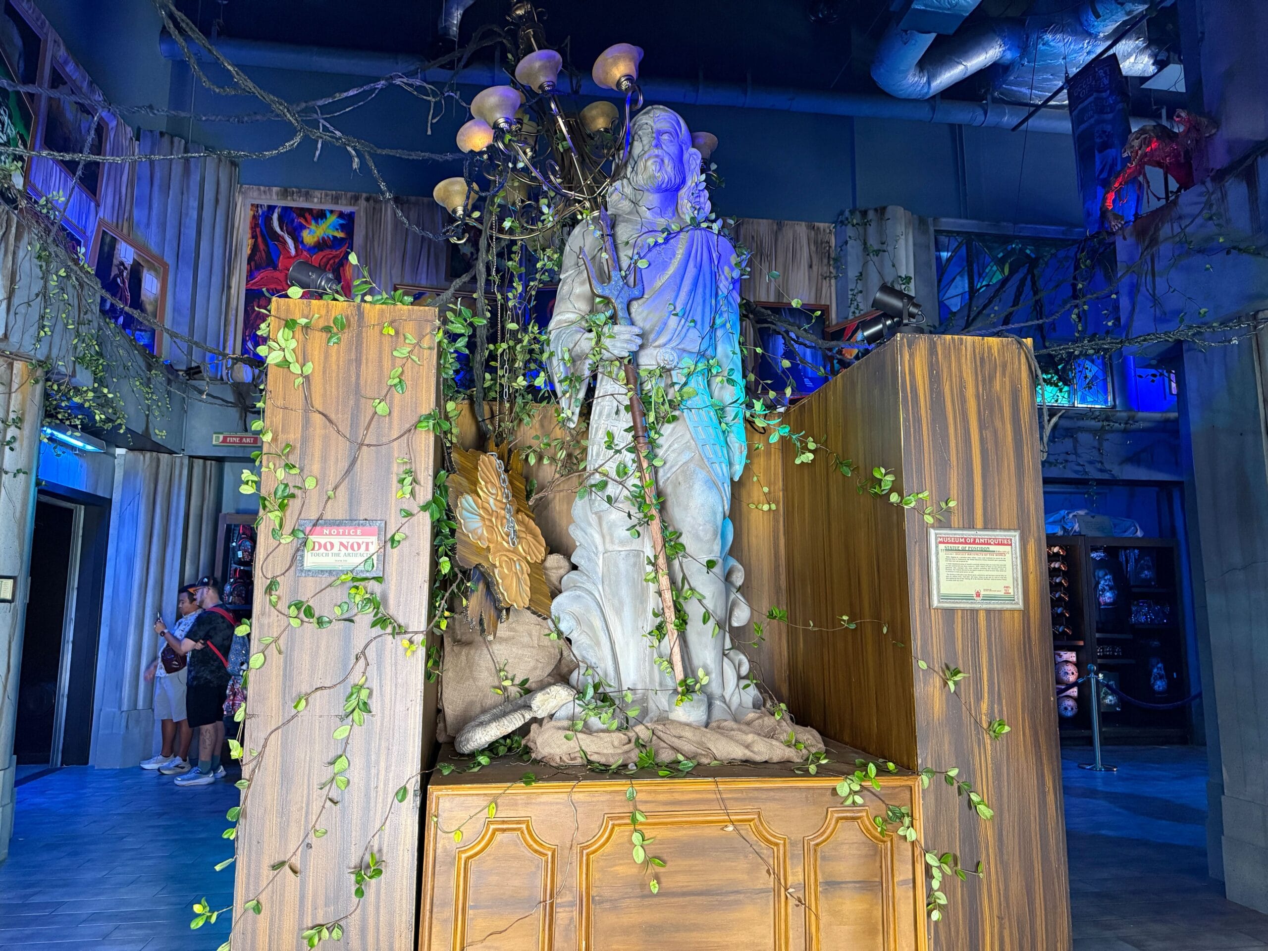 Tour Halloween Horror Nights 2025 Tribute Store with Poseidon's