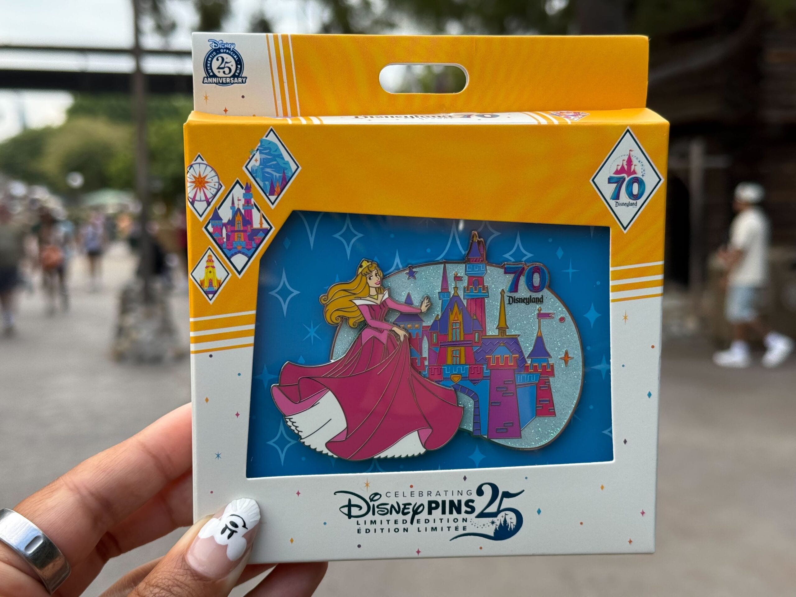 Disney - はぴ。 New Disneyland 70th Anniversary Pins, Magic Key Halloween