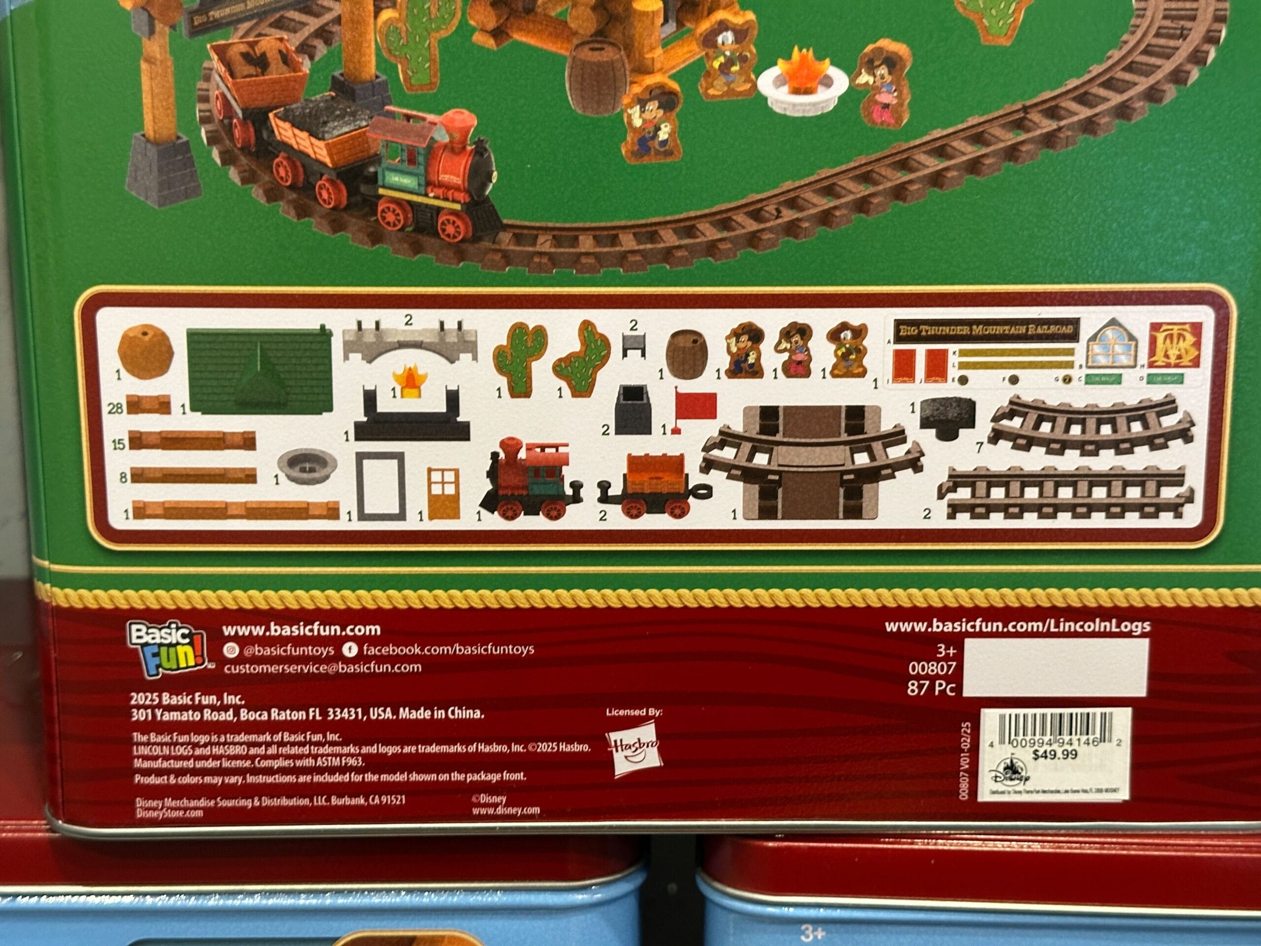 Box back showing Lincoln Logs set contents: train, tracks, log pieces, cacti, signs, and a campfire for ages 3 and up.