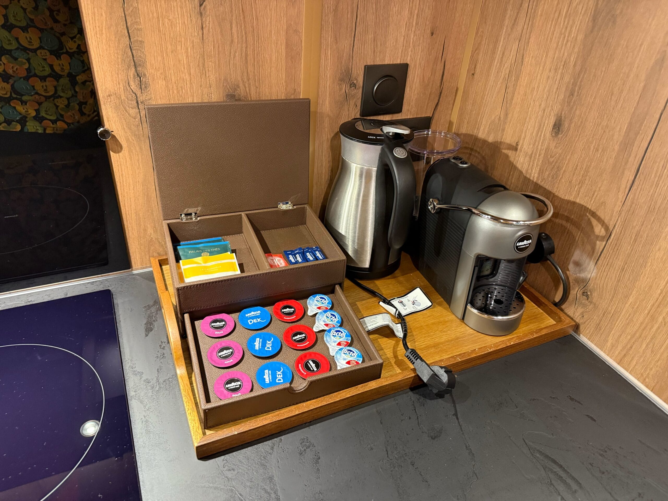 Coffee and tea station in a cabin at Davy Crockett Ranch at Disneyland Paris with an electric kettle and espresso machine.