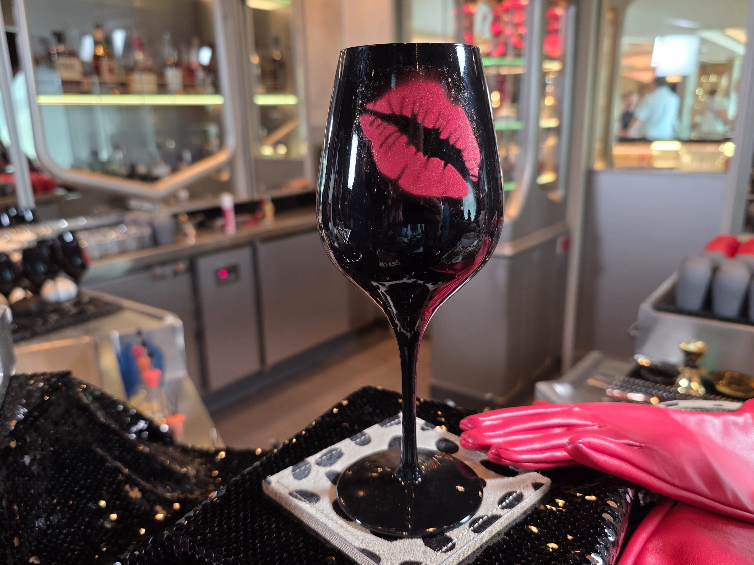 REVIEW: De Vil's Piano Lounge on the Disney Destiny Hits All the Right Notes