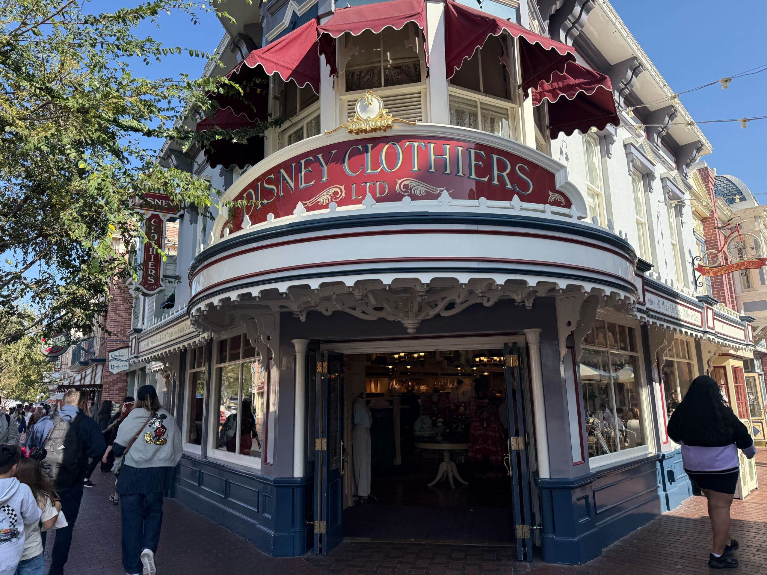 New Christmas Figurines Debut at Disneyland