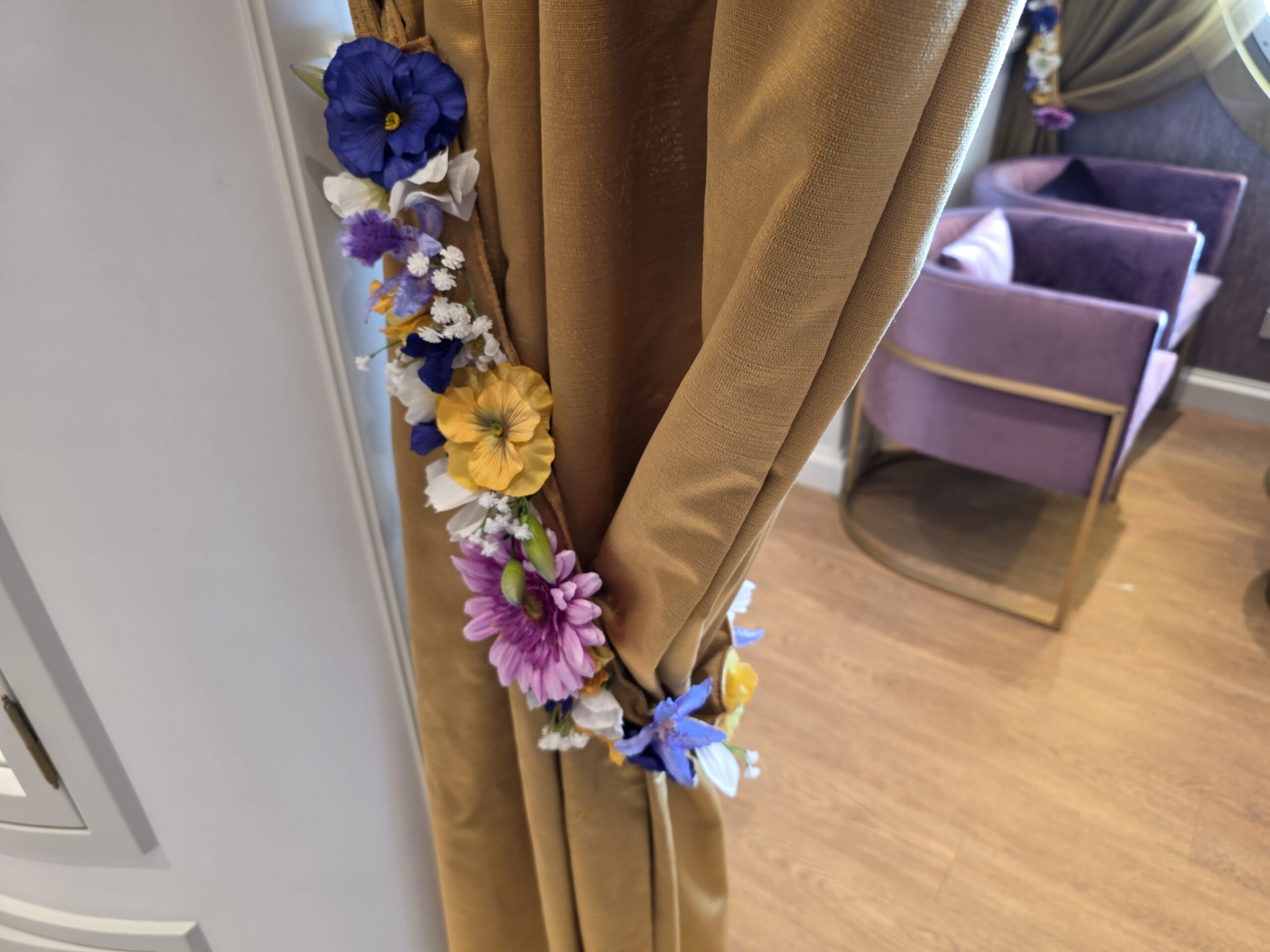 Untangled Salon is the Tangled-themed salon on the Disney Destiny.