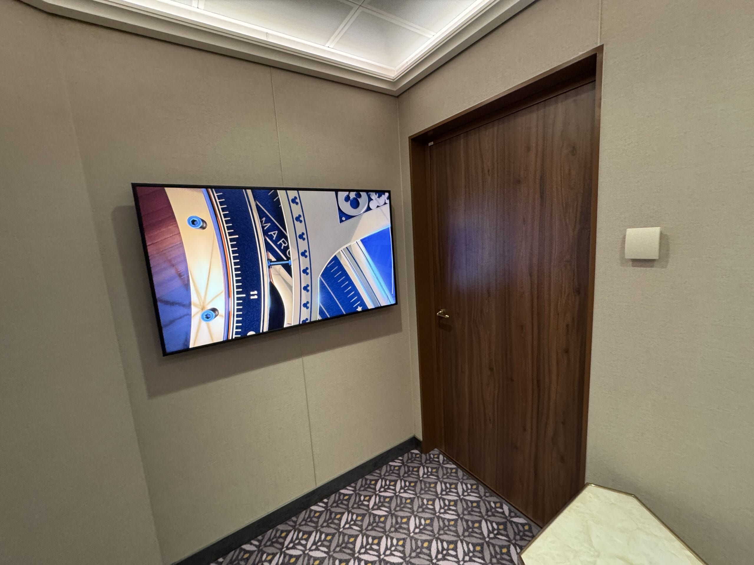 View your cruise photos, create albums and arrange private portrait sessions at the onboard photo shop on the Disney Destiny, which is located on Deck 5.