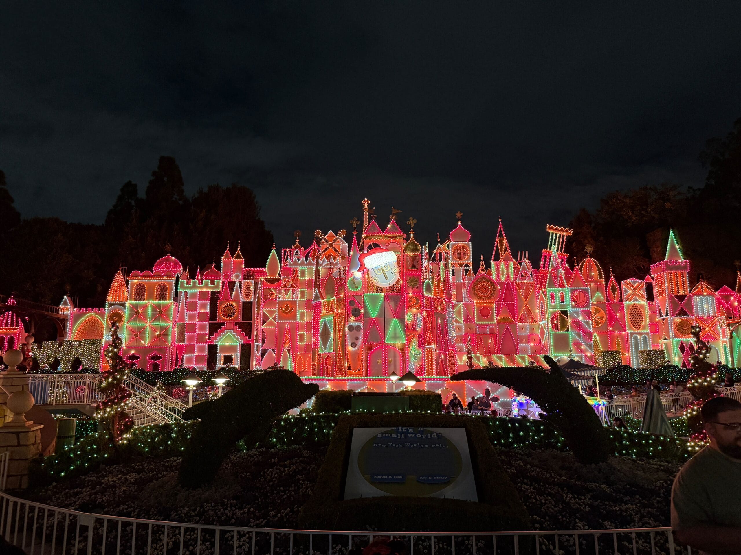 "it's a small world" Holiday Lighting