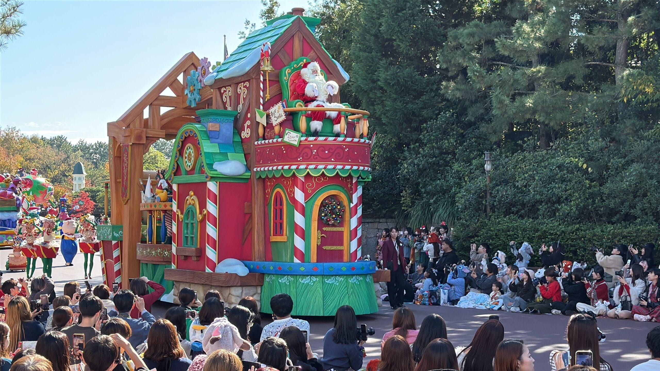 FIRST LOOK: Debut Performance of New Christmas Parade at Tokyo Disneyland