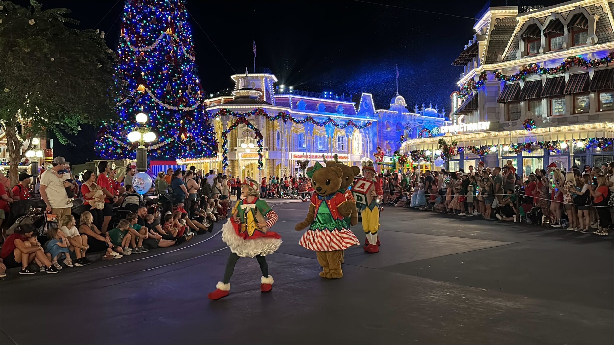 Viral Tally the Elf Recast in Magic Kingdom Christmas Parade