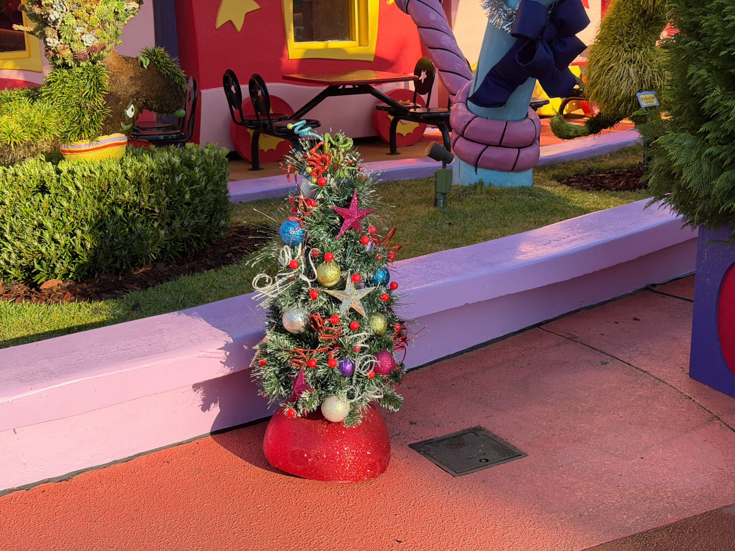 ウィークエンズ クリスマスベア Port of Entry, Seuss Landing, and Hogsmeade at Universal Islands