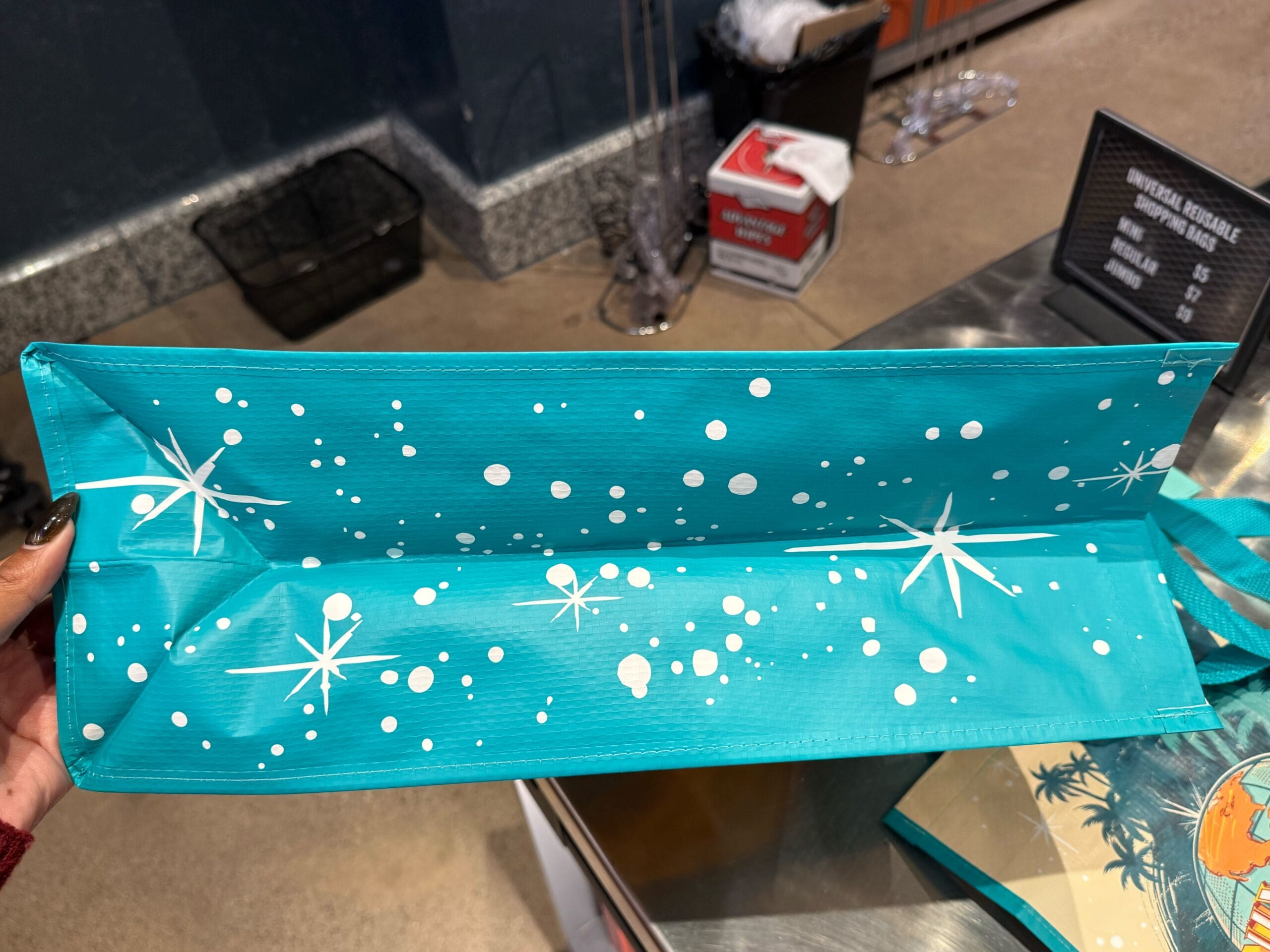 the side of the universal regular shopping bag