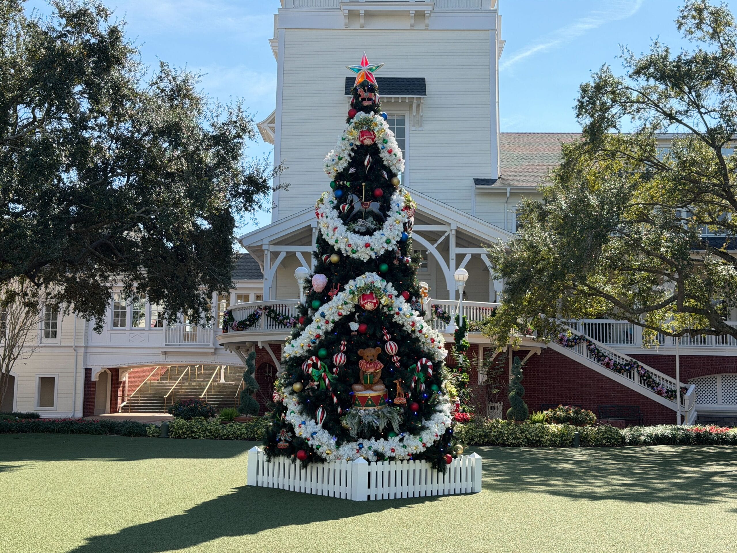 Disney's BoardWalk Inn Gingerbread House & Christmas Decorations Installed