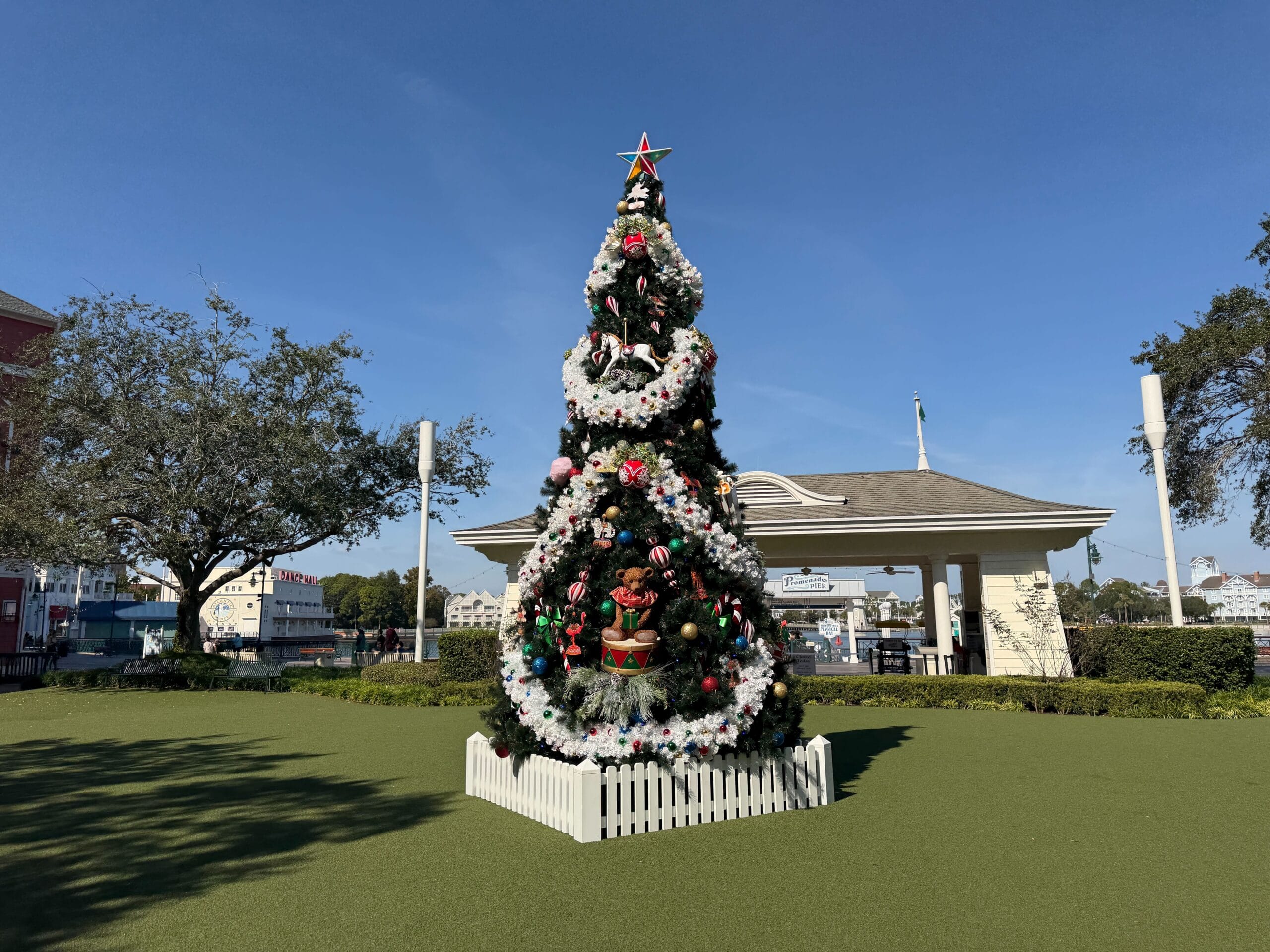 Disney's BoardWalk Inn Gingerbread House & Christmas Decorations Installed