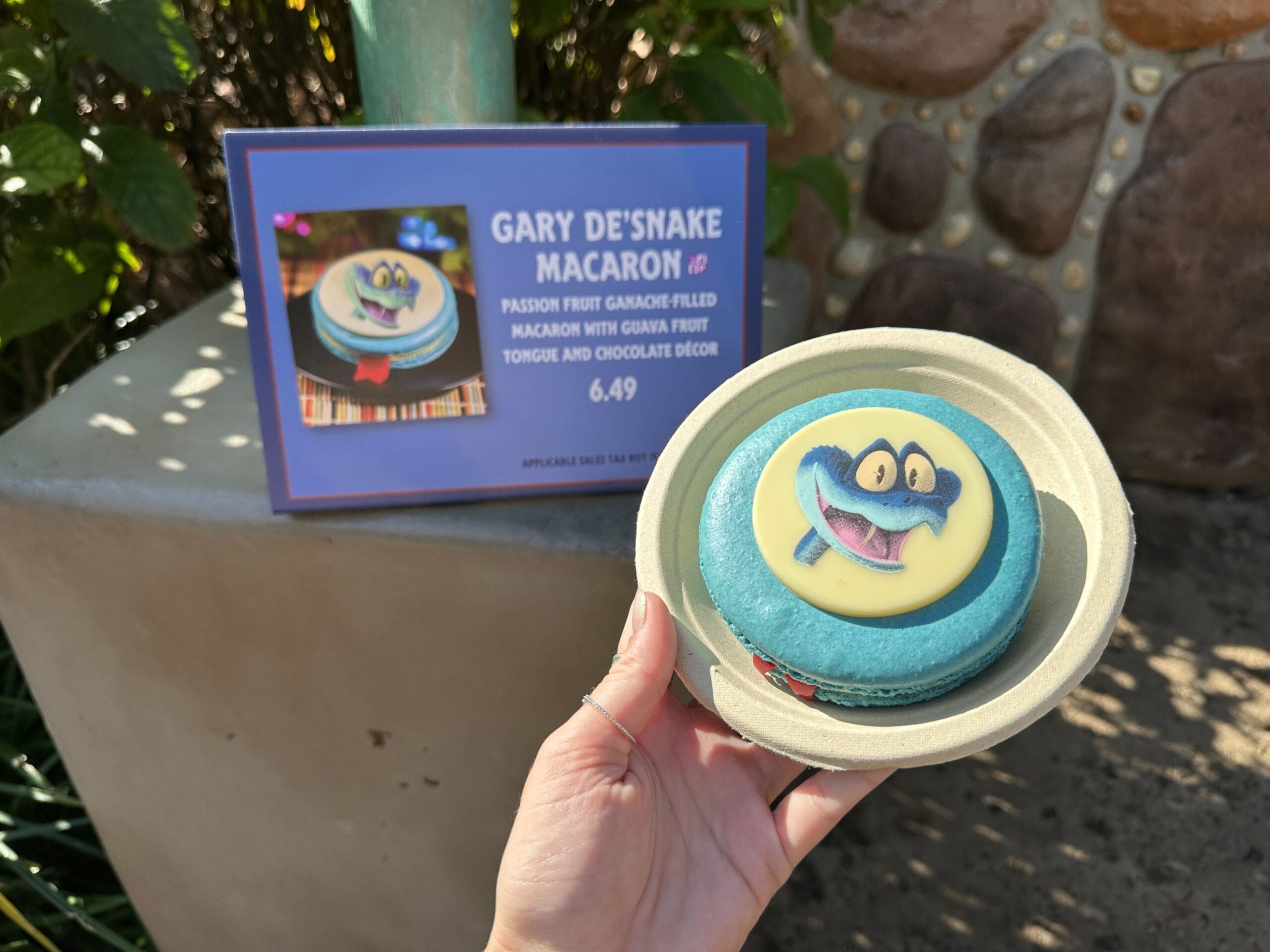 REVIEW: New Zootopia 2-Inspired Gary De'Snake Macaron at Disney's Animal Kingdom