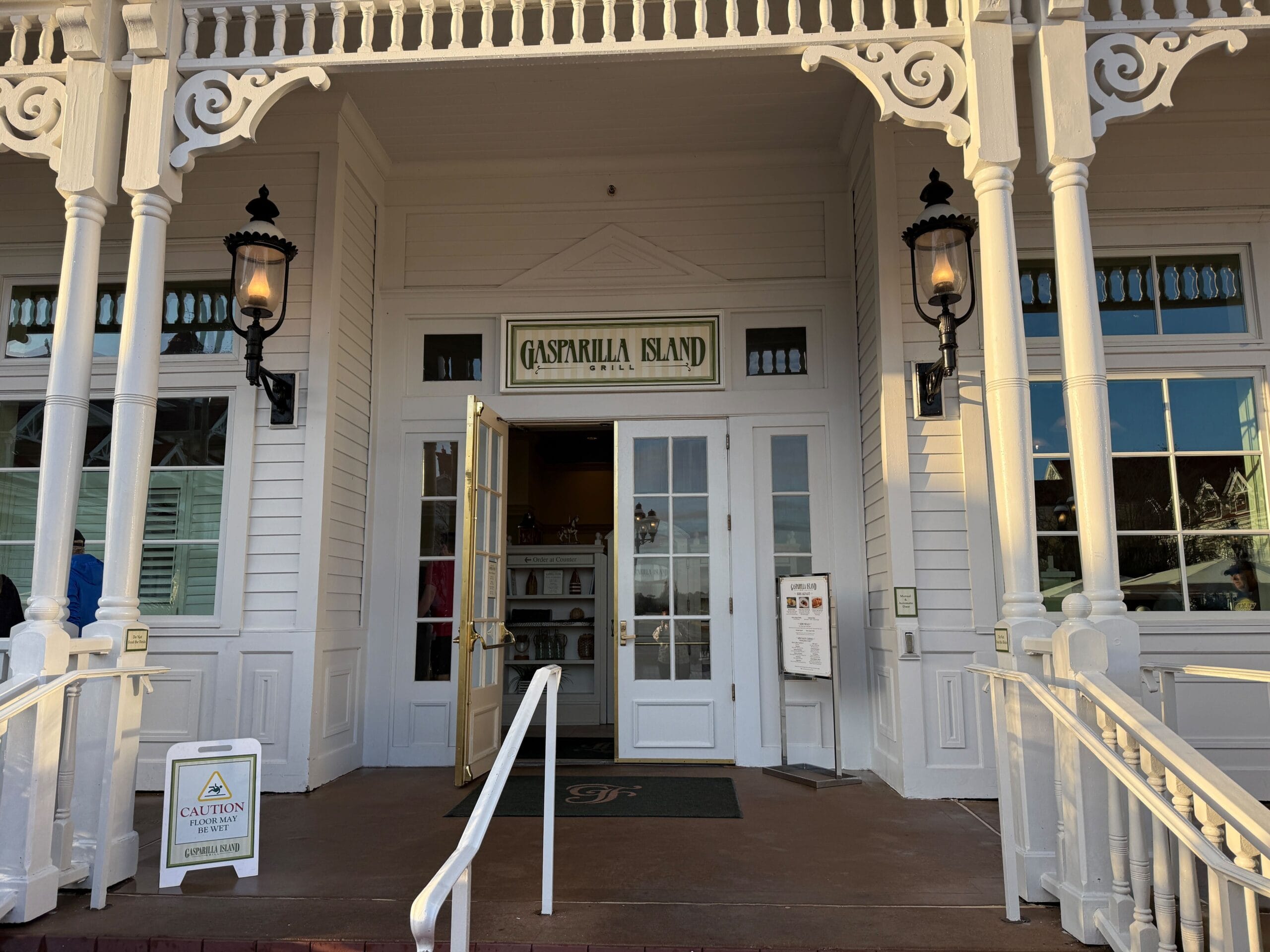 New Gingerbread Brownie and Returning 'Let It Snow' Mousse Bring Christmas to Disney's Grand Floridian Resort