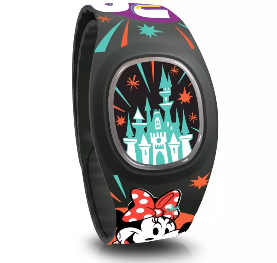 This MagicBand+ features Mickey, Minnie, Chip 'n Dale and ''2026'' yellow and white logo on the strap, and the tappable icon has an image of the Fantasyland Castle in teal.