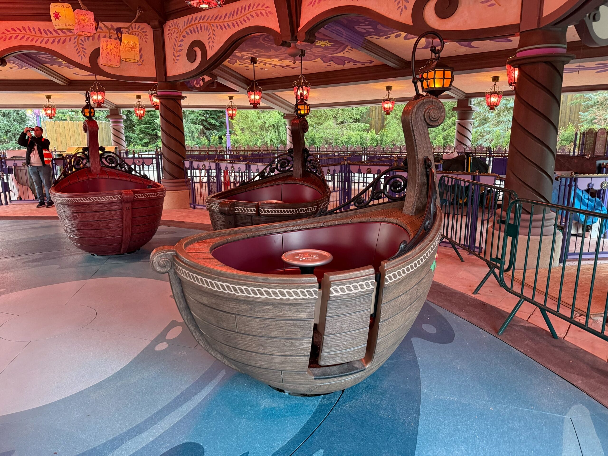 a picture of the vehicles for raiponce tangled spin