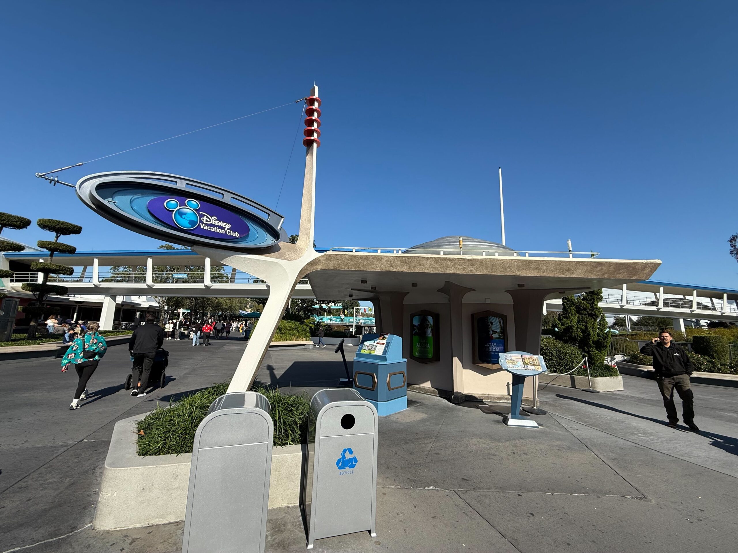 The Disney Vacation Club Kiosk in Tomorrowland at Magic Kingdom has a new look.