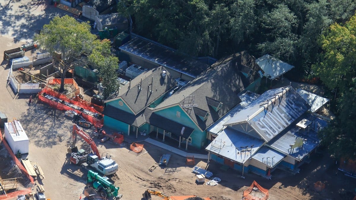 Bio snapped pictures of various DinoLand, U.S.A. remnants as the area is slowly turned into a new Tropical Americas land.