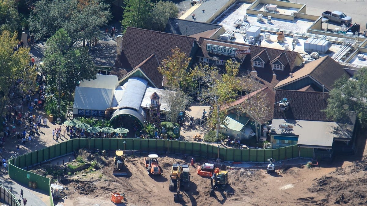 Bio snapped pictures of various DinoLand, U.S.A. remnants as the area is slowly turned into a new Tropical Americas land.