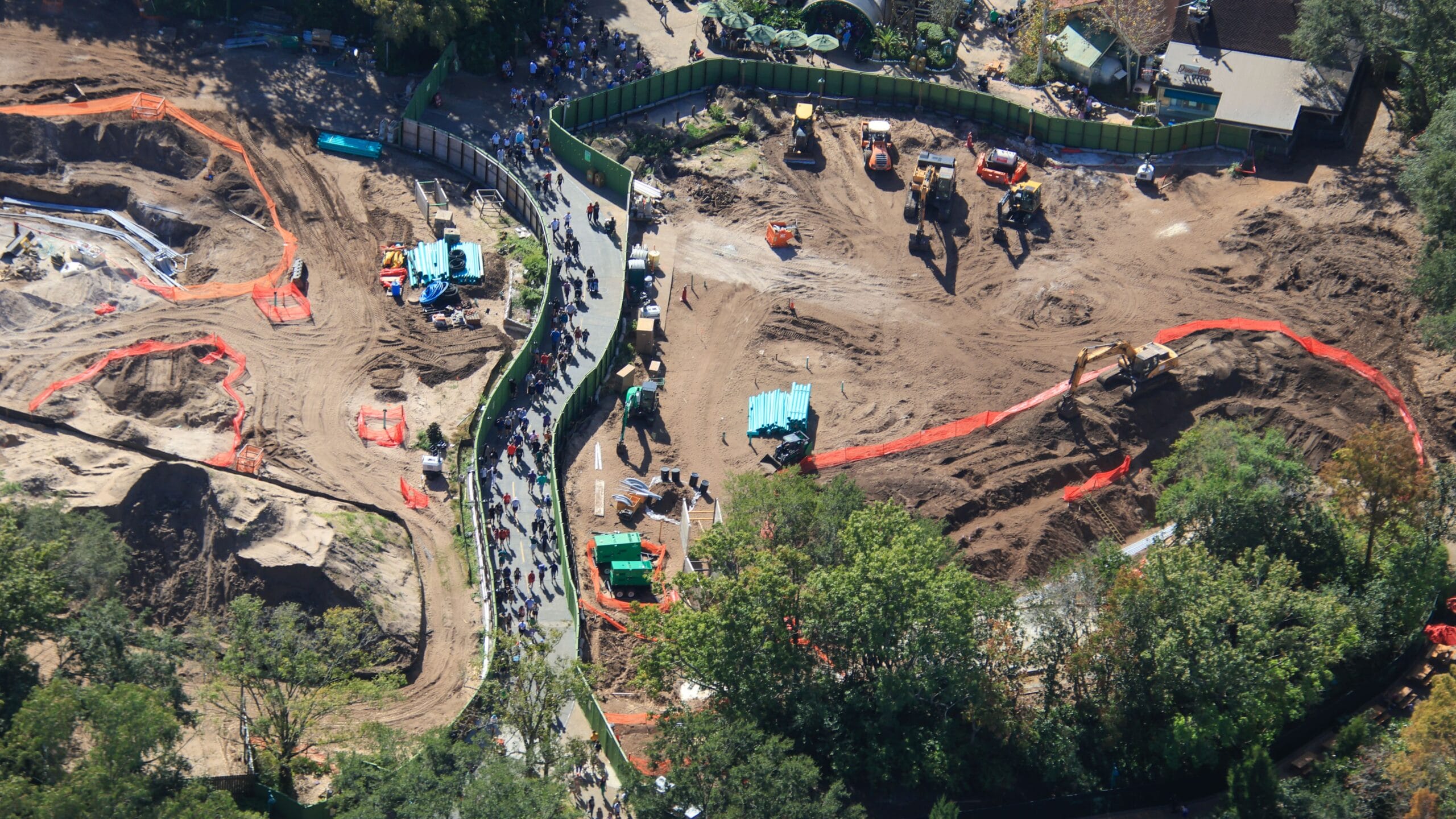 Bio snapped pictures of various DinoLand, U.S.A. remnants as the area is slowly turned into a new Tropical Americas land.