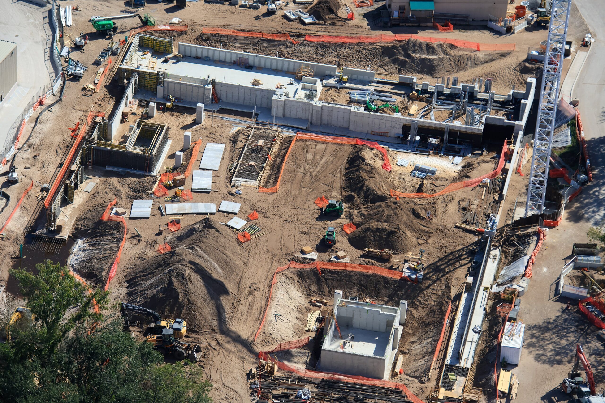 Bio snapped pictures of various DinoLand, U.S.A. remnants as the area is slowly turned into a new Tropical Americas land.