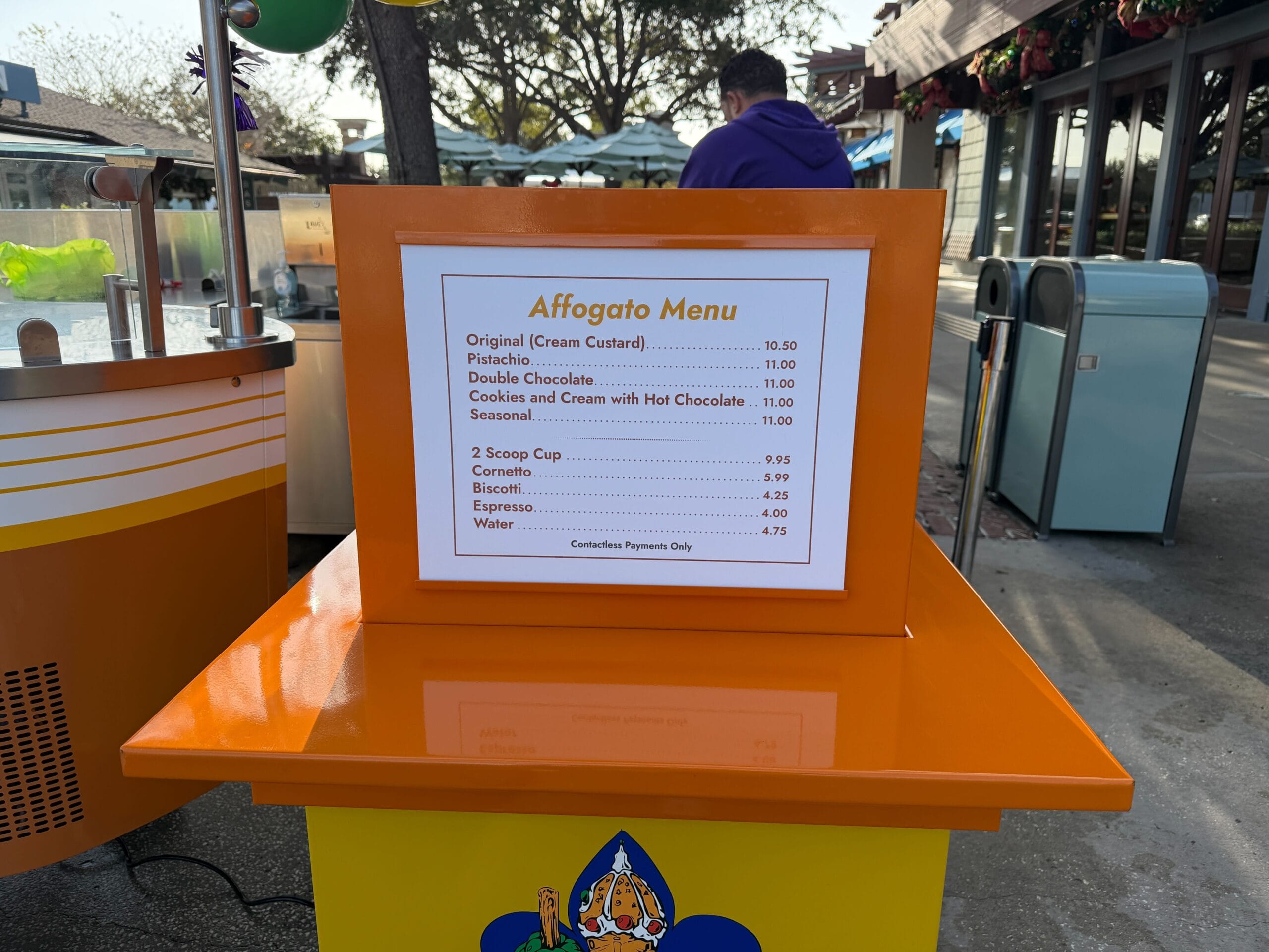 The Vivoli il Gelato affogato cart also offers a cup of espresso and a few other treats